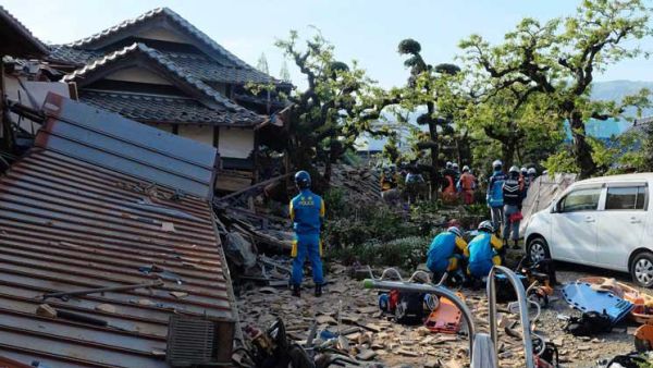 13 قتيلاً ومئات المصابين في ثاني زلزال يضرب جنوب اليابان