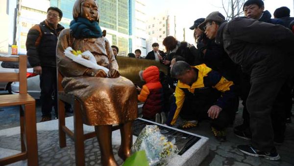 اليابان تستدعي سفيرها لدى سيول احتجاجا على تمثال يرمز لـ"نساء المتعة"