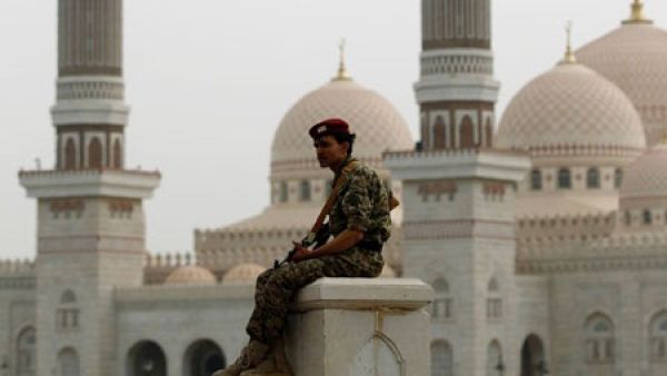 أزمة صامتة بين السعودية وعمان سببها الحوثيون