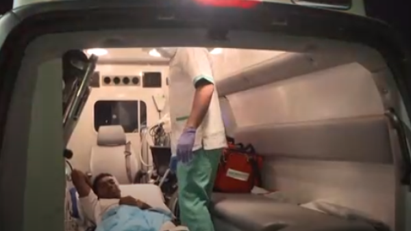 طائرة إسعاف وصلت إلى سقطرى ونقلت المرضى إلى دولة الإمارات لتلقي العلاج 