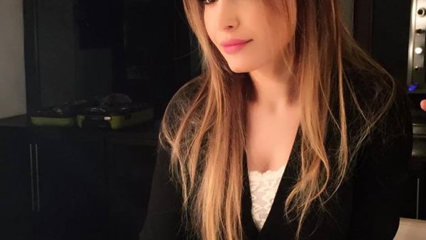 الفنانة اللبنانية يارا