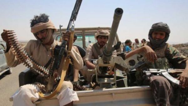 قوات يمنية تحاصر متمردين حوثيين قرب باب المندب
