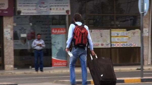 YEMEN, SANAA : An image grab taken from an AFPTV video shows people heading to Sanaa International Airport as they prepare to leave Yemen on August 6, 2013. The United States ordered Americans to leave Yemen "immediately" amid a worldwide alert linked to electronic intercepts from Al-Qaeda leader Ayman al-Zawahiri. AFP PHOTO/AFPTV