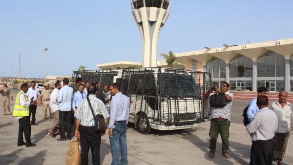 People stand outside the International Airport of the southern city of Aden on June 6, 2016. Militants attacked the airport earlier in the day, sparking a firefight that killed at least one civilian, a security source said. (AFP/Saleh al-Obeidi) People stand outside the International Airport of the southern city of Aden on June 6, 2016. Militants attacked the airport earlier in the day, sparking a firefight that killed at least one civilian, a security source said. (AFP/Saleh al-Obeidi)