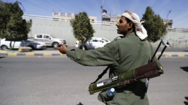 السلطات اليمنية تغلق مطار عدن الدولي أكبر مطارات المحافظات الجنوبية 