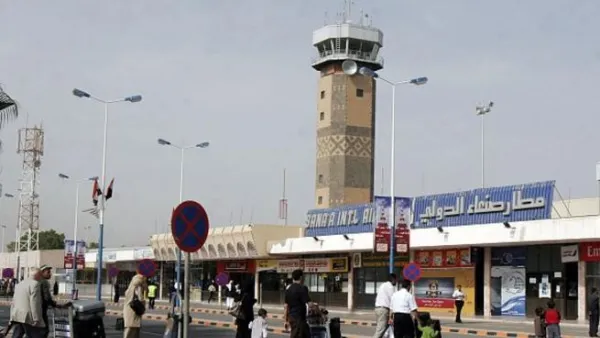 إنفجارات في قاعدة جوية متاخمة لمطار صنعاء توقف رحلاته الجوية