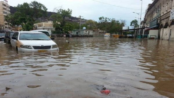 منظمات إغاثة تحذر من أن الأمطار الموسمية قد تفاقم وباء الكوليرا في اليمن