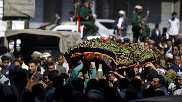 Yemeni mourners carry the coffin of Abdel Qader Hilal, the mayor of the capital Sanaa, on October 10, 2016 after he was killed in an air strike on a funeral in the Yemeni capital three days ago. (AFP/Mohammed Huwais)