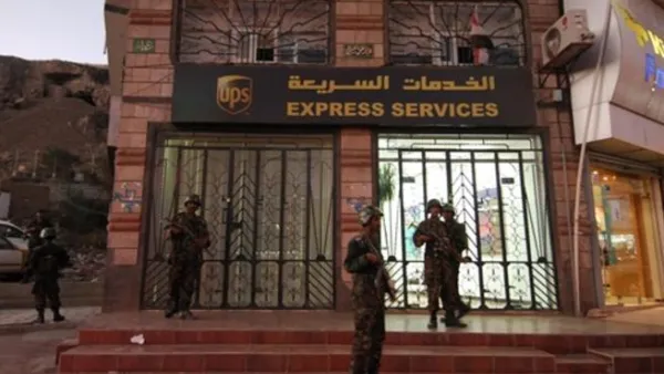 عناصر من الجيش اليمني تنتشر في الشوارع للسيطرة على الإحتجاجات