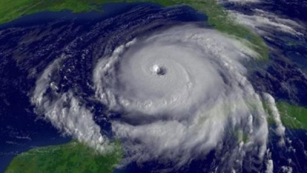 توقعات بهبوب عاصفة استوائية شديدة تضرب اليمن وعمان