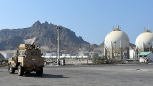 الية عسكرية تابعة للجيش الاماراتي في اليمن
