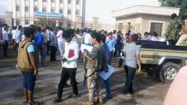 مسلحون متشددون يغلقون كليات في جنوب اليمن بسبب الاختلاط
