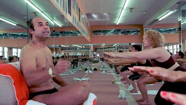 مدرّس اليوغا بيكرام "يختفي" بعد قضايا تحرّش واغتصاب ضده!