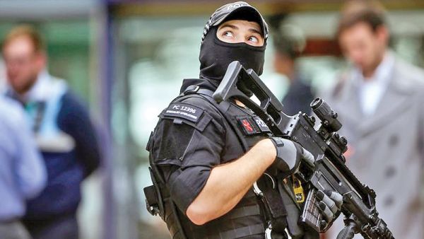 An armed police officer at Manchester Piccadilly railway station (AFP/File Photo)	
