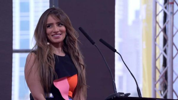 الفنانة زينة