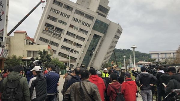 ارتفاع حصيلة ضحايا الزلزال إلى 4 قتلى و225 مصابا و145 مفقودا 