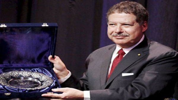 العالم المصري الراحل  احمد زويل 