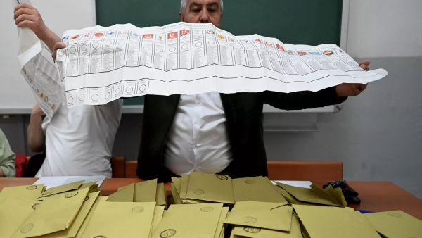 Turkish stocks fall as elections runoff approaches
