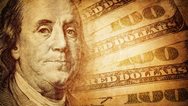 US credit rating at risk, dollar strikes high