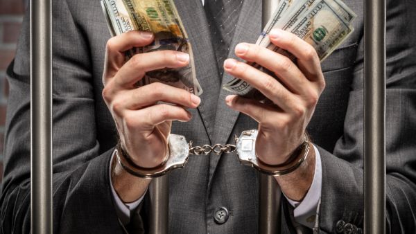 Samsung's Chief Sentenced for 2.5 Years in Prison Over Corruption Scandal