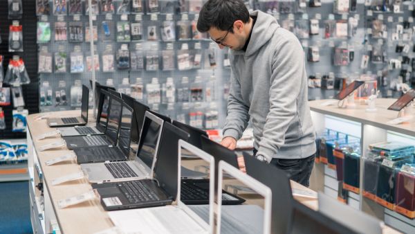 UAE: Working from Home Triggers Demand for Laptops, Communication Tools