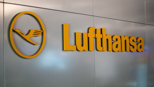 Lufthansa Offers ‘Sleeper's Row’ In Economy Class for Long-Haul Flights