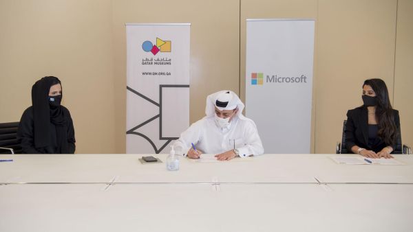 وسيتم بموجب هذه الاتفاقية أيضاً، التي تم إضفاء الطابع الرسمي عليها من خلال مذكرة التفاهم، العمل على بناء إمكانات جديدة من شأنها أن تسمح للمتحف بتعزيز تجارب الزوار وتحسين مستوى العمليات بشكل عام. كما سيعمل متخصصو مايكروسوفت مع أصحاب القرار في المتحف على تحديد تقنيات مايكروسوفت التي تتناسب مع متطلباتهم واحتياجاتهم من التحول الرقمي. "متحف قطر الوطني" يتعاون مع "مايكروسوفت" لدفع عجلة التحول الرقمي في متاحف الدولة
