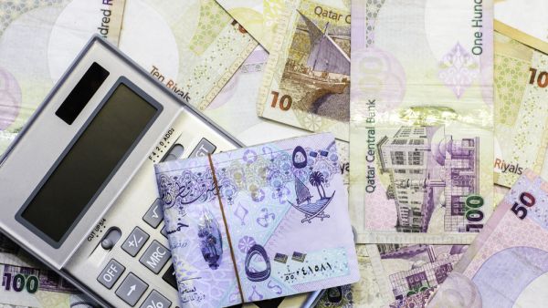 قطر: إيرادات الموازنة تهبط 21% في النصف الأول
