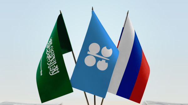 Saudi Arabia, Russia Reaffirm Commitment to Oil Production Cuts