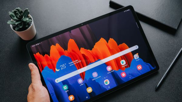 Egypt Inks Contract with Samsung to Localize Tablets Industry
