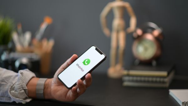 Facebook Blames Apple iOS For Bezos Hacking, Claims WhatsApp Is 'Unhackable'