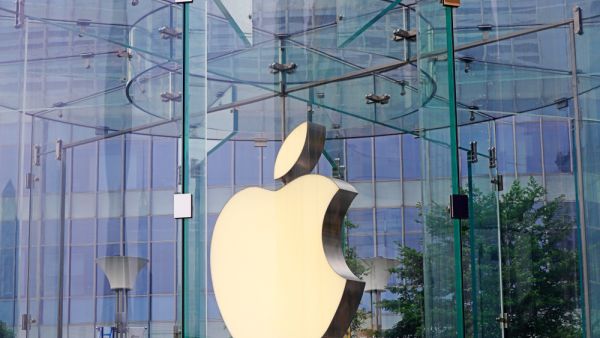 Apple’s Car Ambitions Questioned As Project Chief Switched to Ford