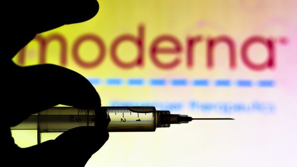 لقاح شركة مودرنا لا يناسب من خضعوا لجراحات التجميل