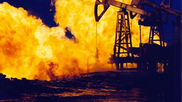 حريق منصة بيميكس النفطية سيصعب بلوغ مستويات الإنتاج المستهدفة