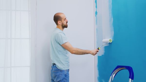 UAE: Can Tenants Ask Landlord to Repaint Rented Flat Yearly?