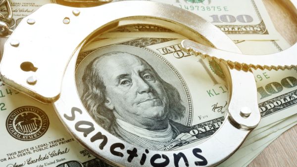 US Sanctions Chinese Firms, Individuals over Business Ties with Iran