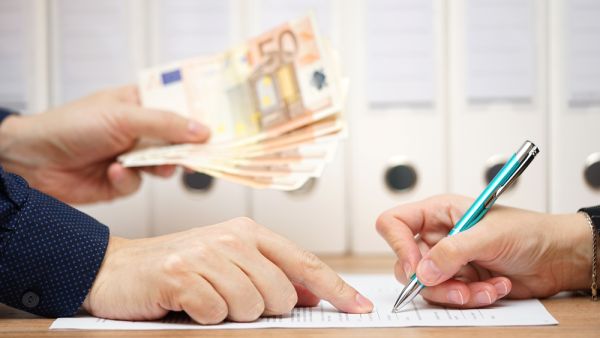 UAE: Police Arrest COVID-19 Fake Recruitment Scammers in Dubai