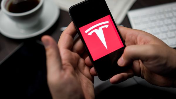 Apple, Tesla Suppliers Halt Production in China