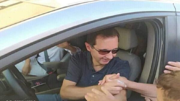 الاسد يظهر مجددا وسط مواطنيه وهذه المرة في قرية بطرطوس