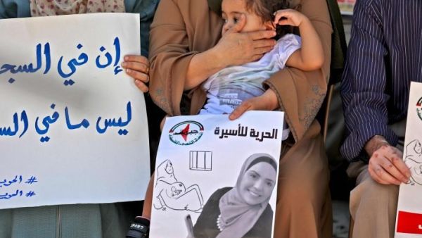 حامل بشهرها التاسع.. إسرائيل تفرج عن الأسيرة الفلسطينية أنهار الديك