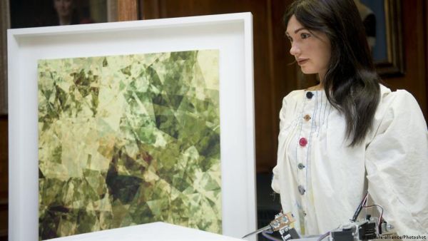 مصر تطلق سراح الروبوت أيدا بعد اعتقالها عشرة أيام