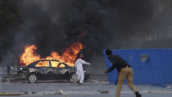 تظاهرات تجتاح باكستان احتجاجا على اعتقال عمران خان