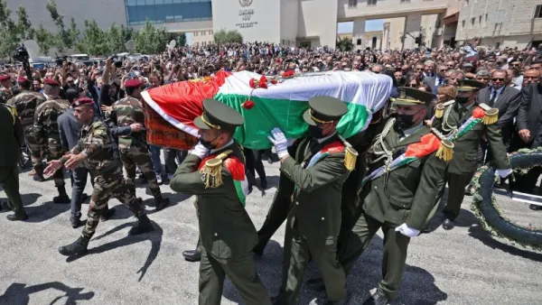 مراسم تشييع ابو عاقلة في مقر الرئاسة الفلسطينية