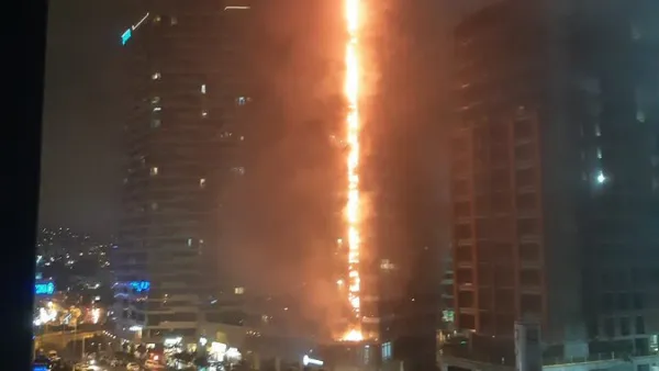 حريق هائل يلتهم برجا سكنيا في اسطنبول