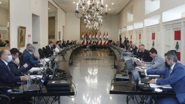 الحكومة اللبنانية تشكل وفدا للتفاوض مع صندوق النقد