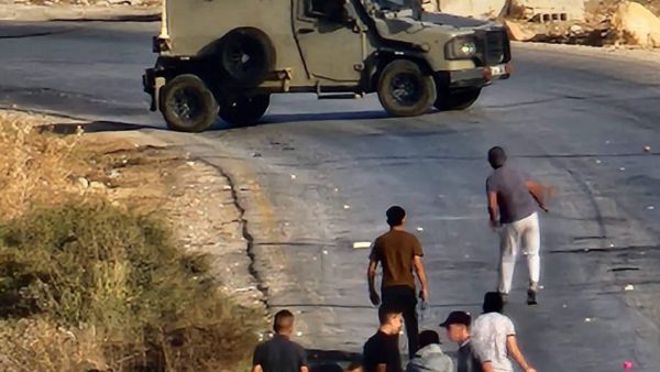 مستوطنون يهاجمون مدرسة فلسطينية قرب نابلس (فيديو)