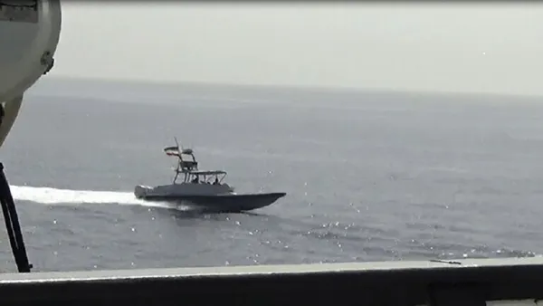 إيران اعادت الزورقين للأميركيين لكن بدون كاميراتهما