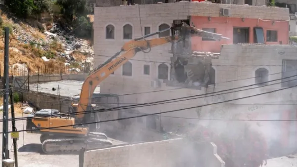 35 فلسطينيا معظمهم أطفال بلا مأوى بعد هدم اسرائيل بناية القدس