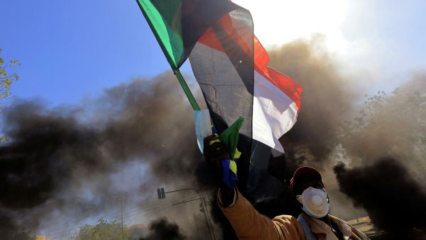 إغلاق جسور الخرطوم عشية مظاهرات للمطالبة بحكم مدني