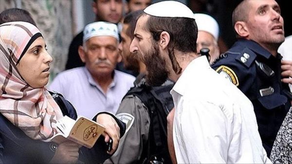 مستوطن يتطاول على فتاة فلسطينية